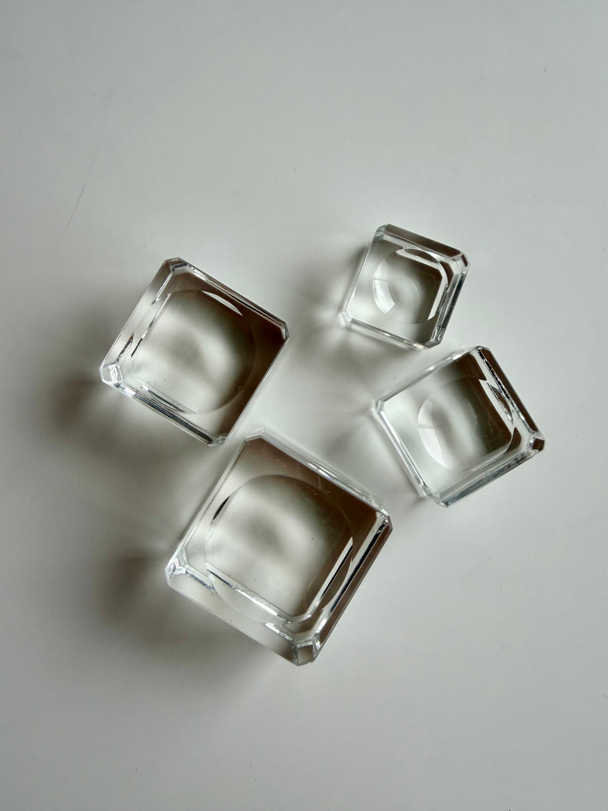 Clear Cube Sphere Holder