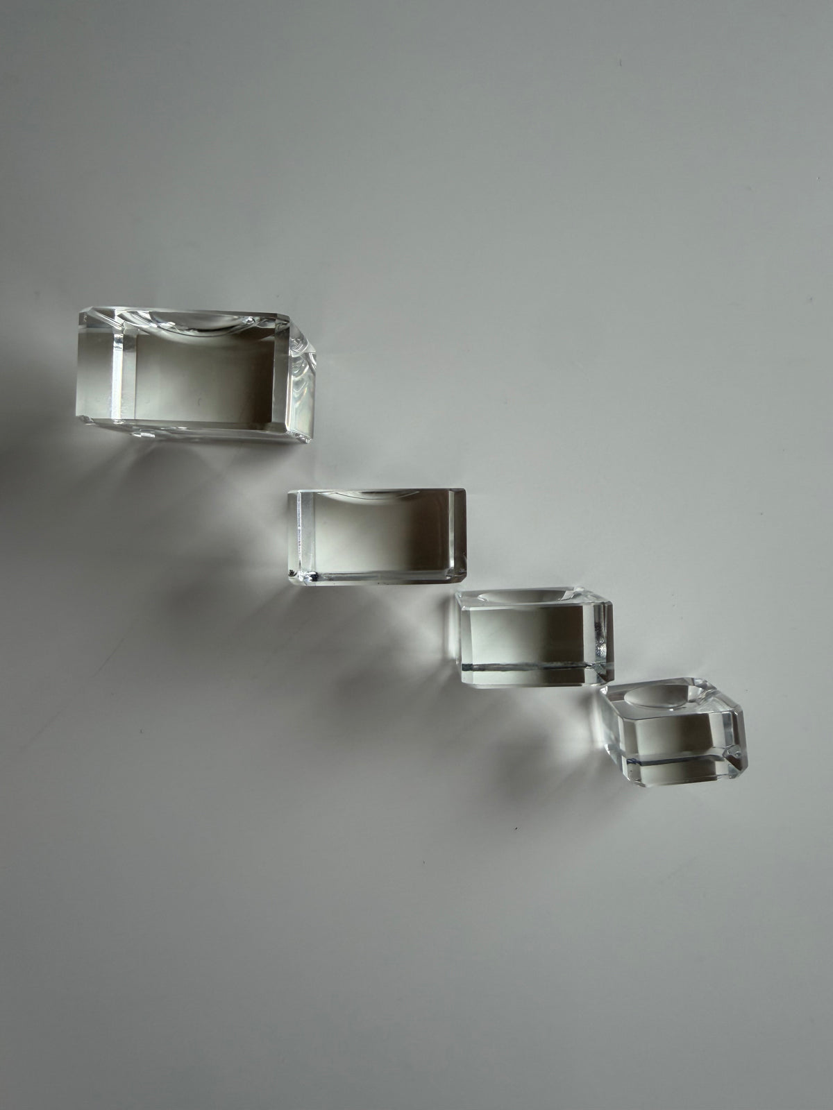 Clear Cube Sphere Holder