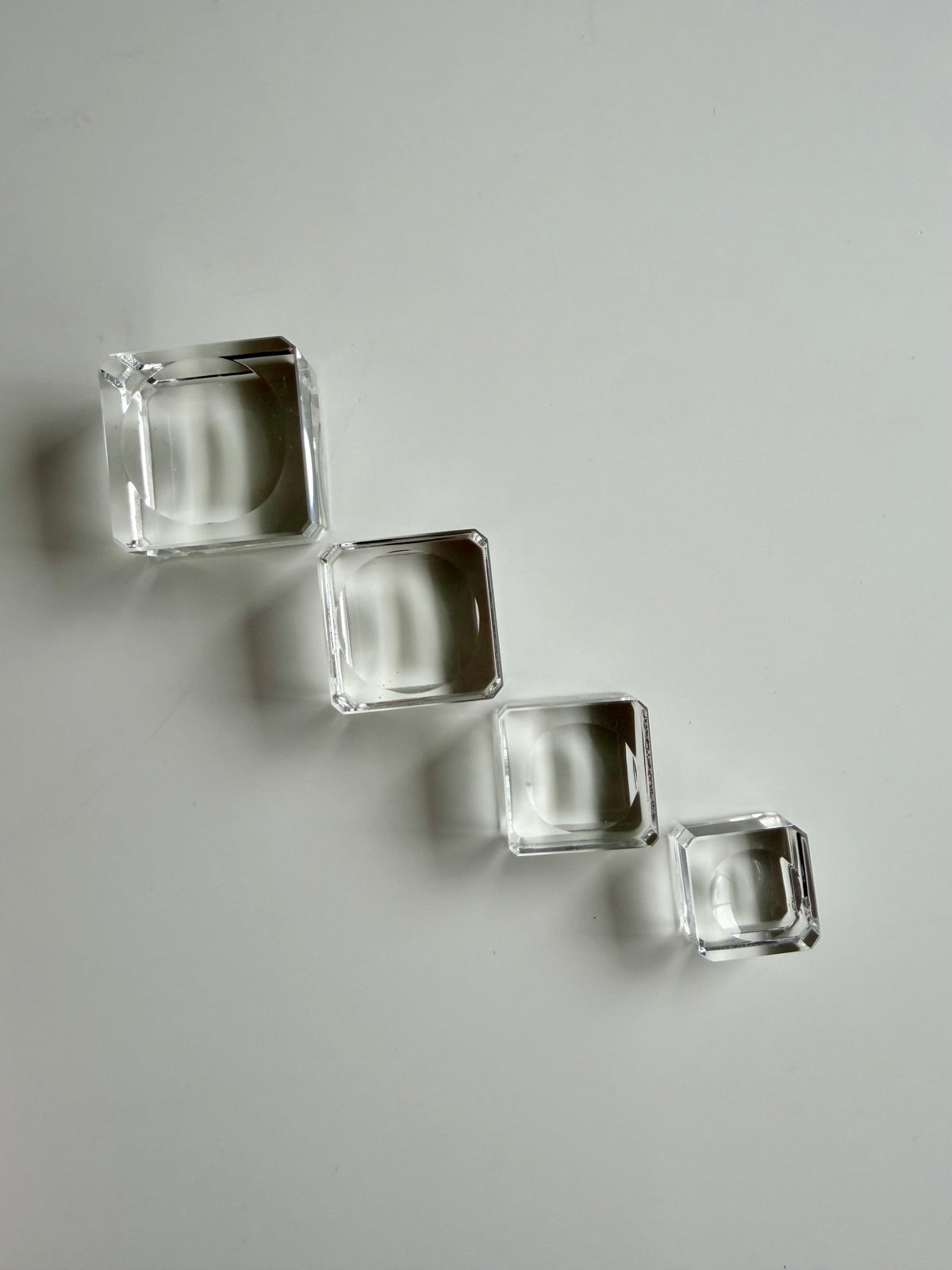 Clear Cube Sphere Holder